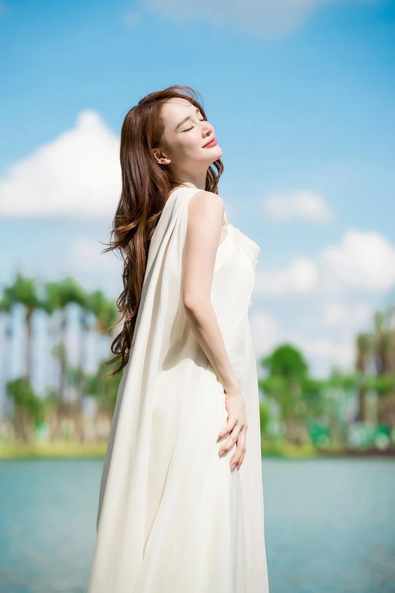 Ảnh Nhã Phương xinh đẹp qua góc chụp cận mặt đầy cuốn hút