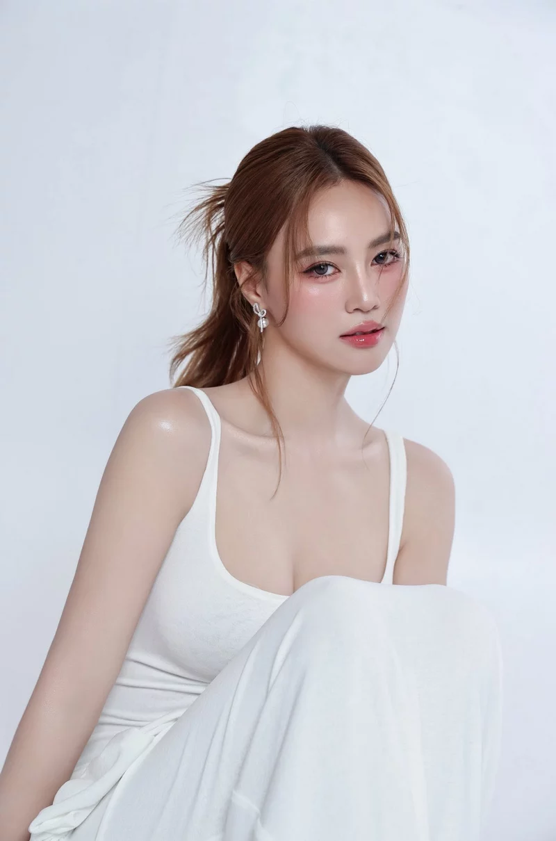 Ảnh Ninh Dương Lan Ngọc Duyên Dáng Với Vẻ Đẹp Tự Nhiên Ảnh Ninh Dương Lan Ngọc Duyên Dáng Với Vẻ Đẹp Tự Nhiên