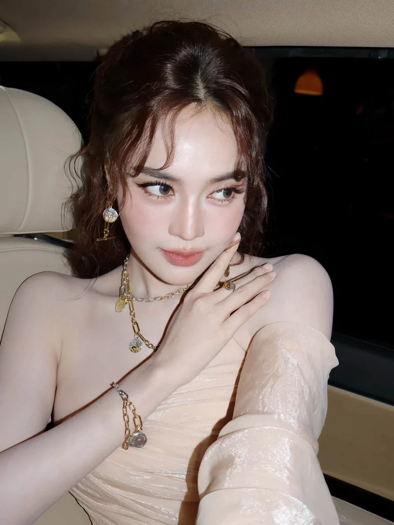Ảnh Ninh Dương Lan Ngọc Với Phong Cách Trẻ Trung Và Đầy Sức Hút Ảnh Ninh Dương Lan Ngọc Với Phong Cách Trẻ Trung Và Đầy Sức Hút