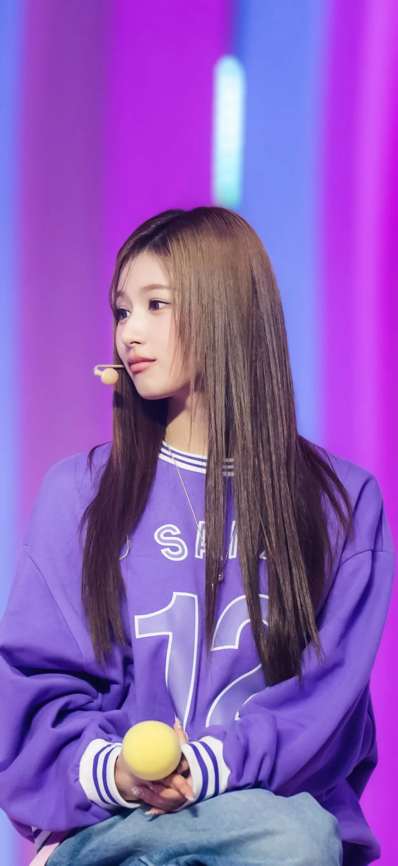 Ảnh Sana (TWICE) Trong Bộ Ảnh Mang Phong Cách Nghệ Thuật