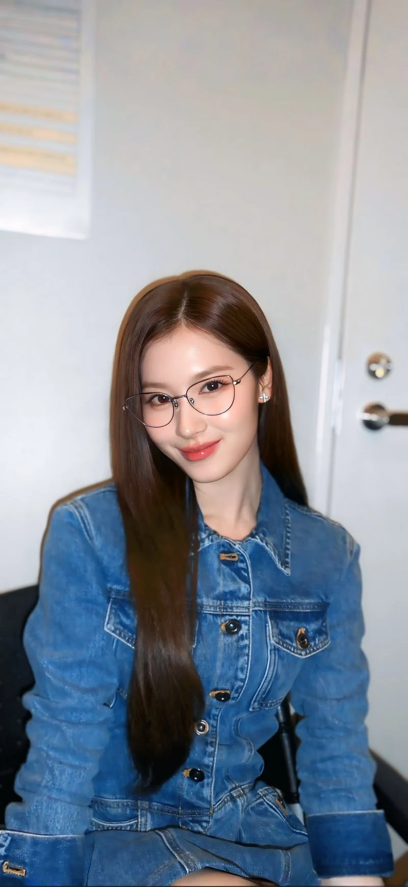 Ảnh Sana (TWICE) Trong Những Khoảnh Khắc Đầy Cảm Xúc