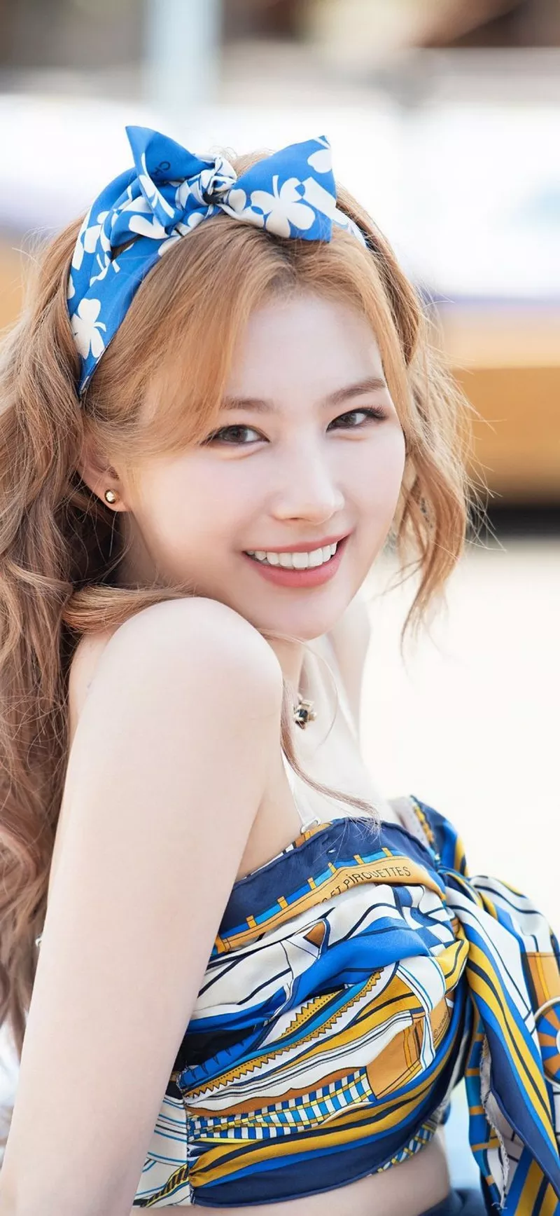 Ảnh Sana (TWICE) Trong Trang Phục Thời Trang Sang Trọng