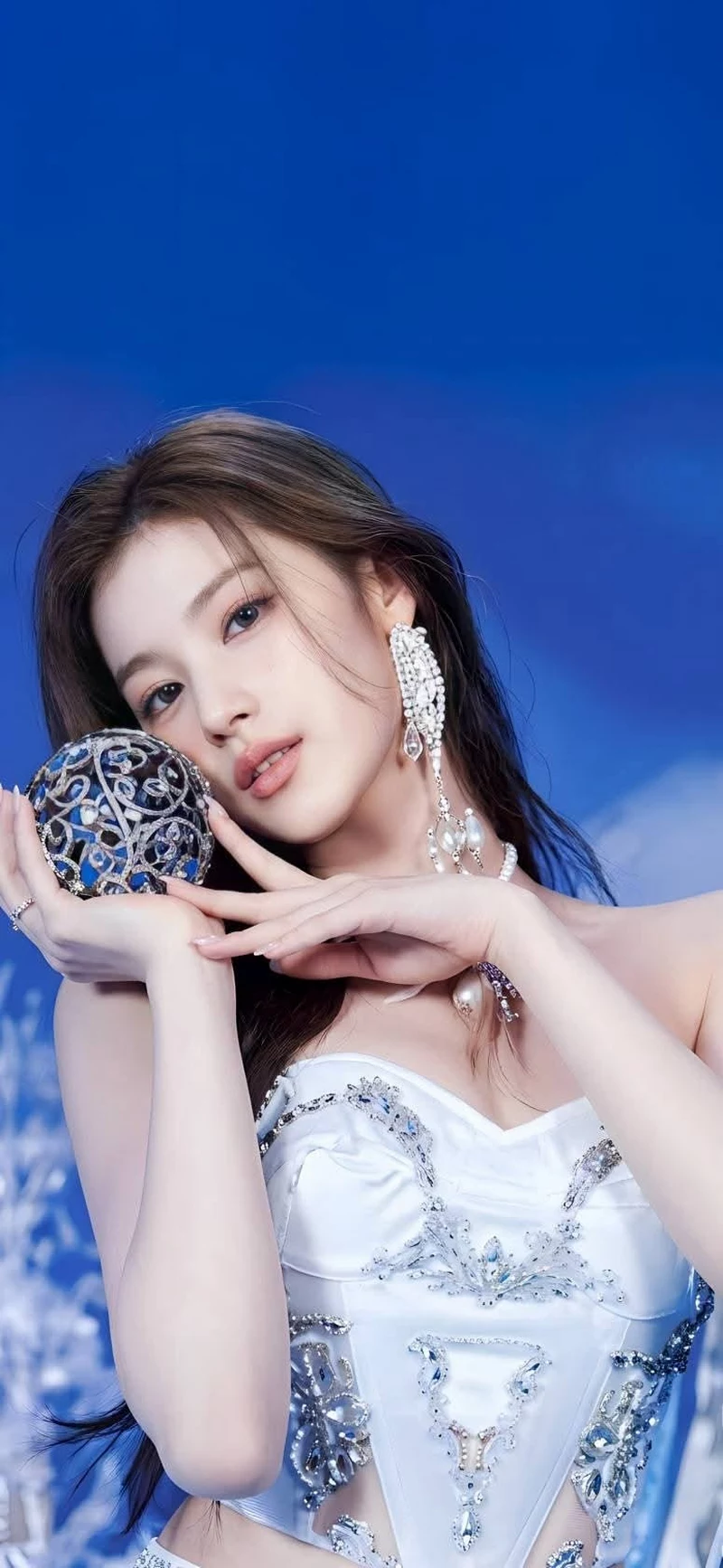 Ảnh Sana (TWICE) Với Biểu Cảm Tự Nhiên Và Đầy Đáng Mến