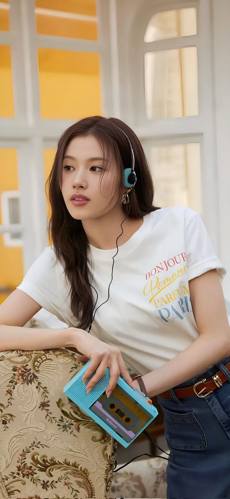 Ảnh Sana (TWICE) Với Vẻ Ngoài Ngọt Ngào Và Đầy Nữ Tính