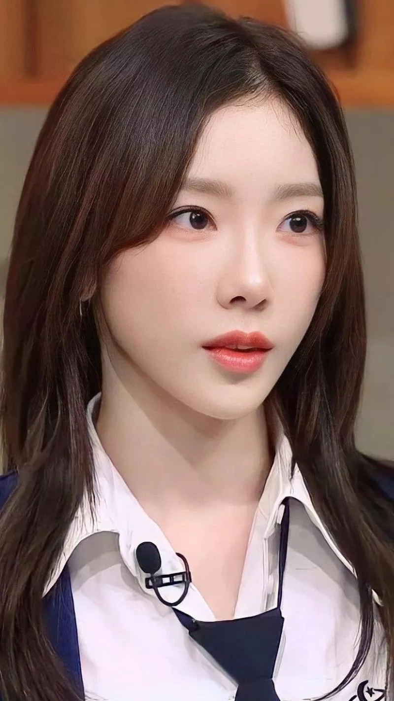 Ảnh Taeyeon Với Phong Cách Trang Điểm Nhẹ Nhàng
