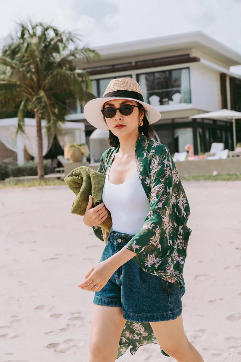 Ảnh Tăng Thanh Hà duyên dáng trong trang phục mang phong cách hiện đại