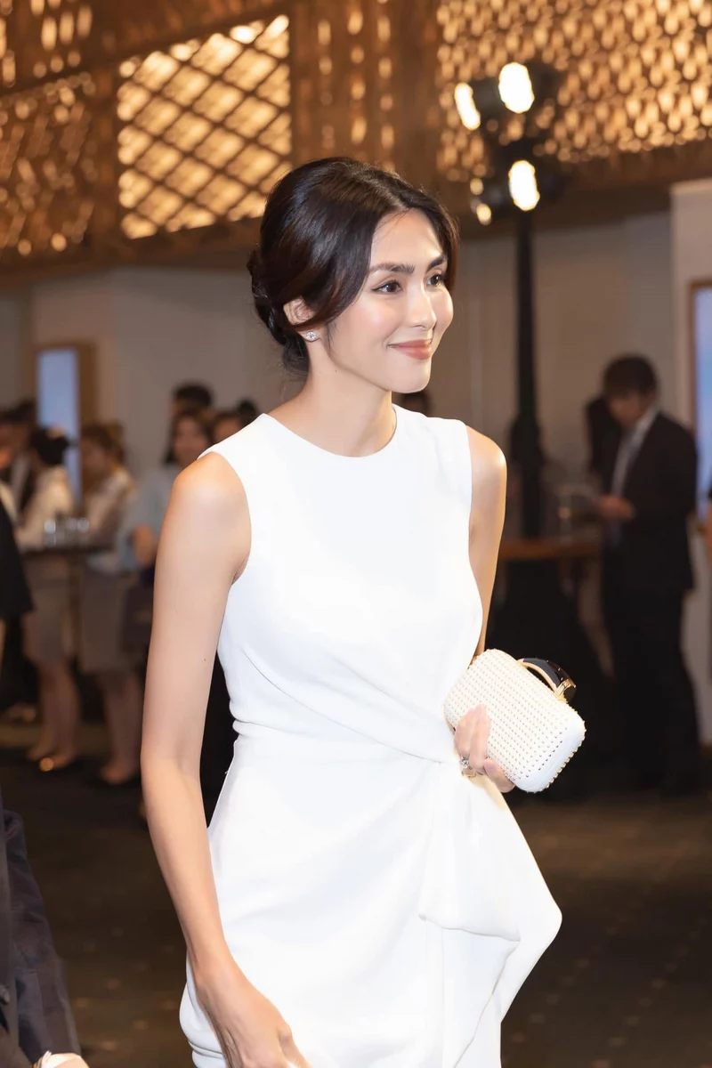 Ảnh Tăng Thanh Hà rạng rỡ với nụ cười nhẹ nhàng trước ống kính