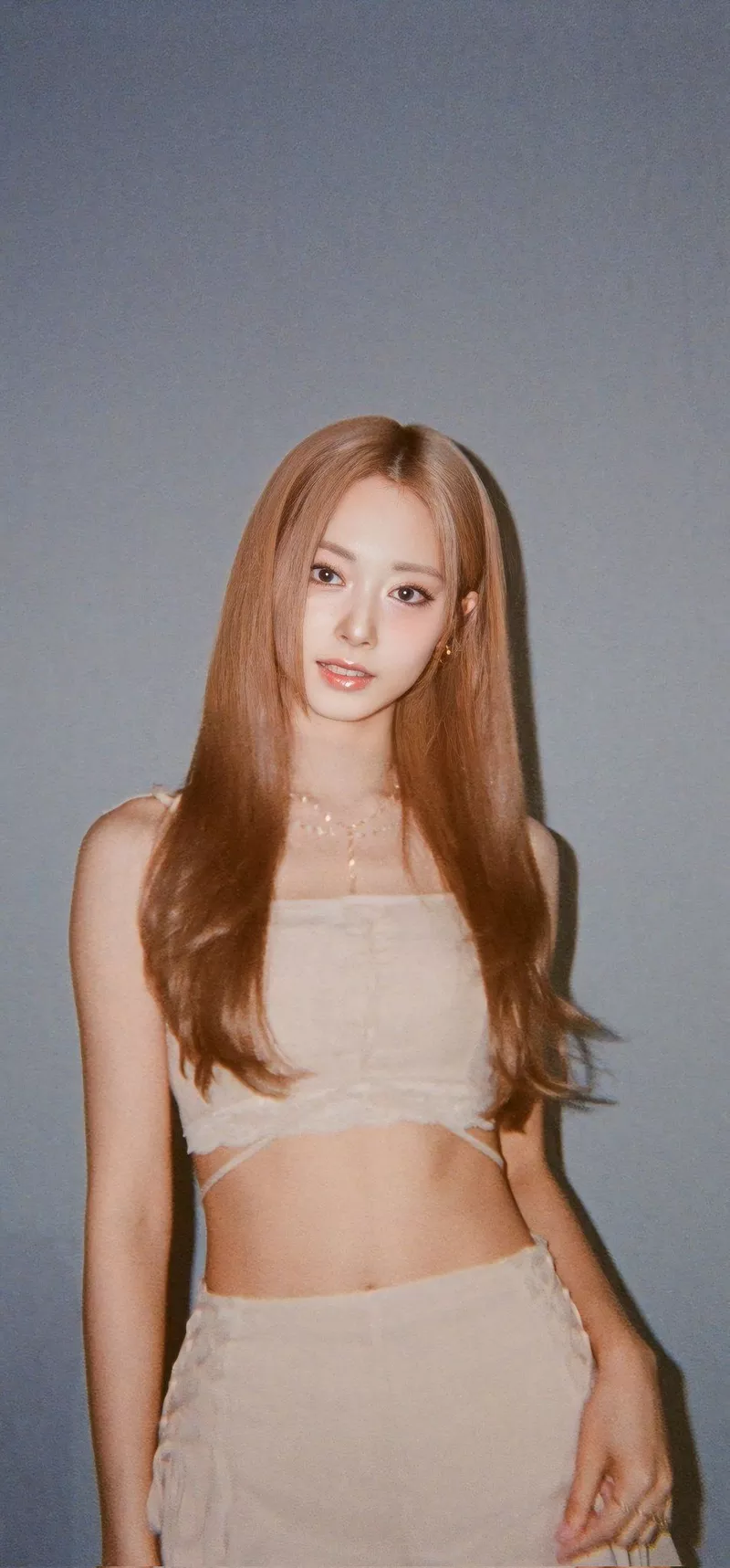 Ảnh Tzuyu (TWICE) Trong Bộ Ảnh Mang Phong Cách Nghệ Thuật