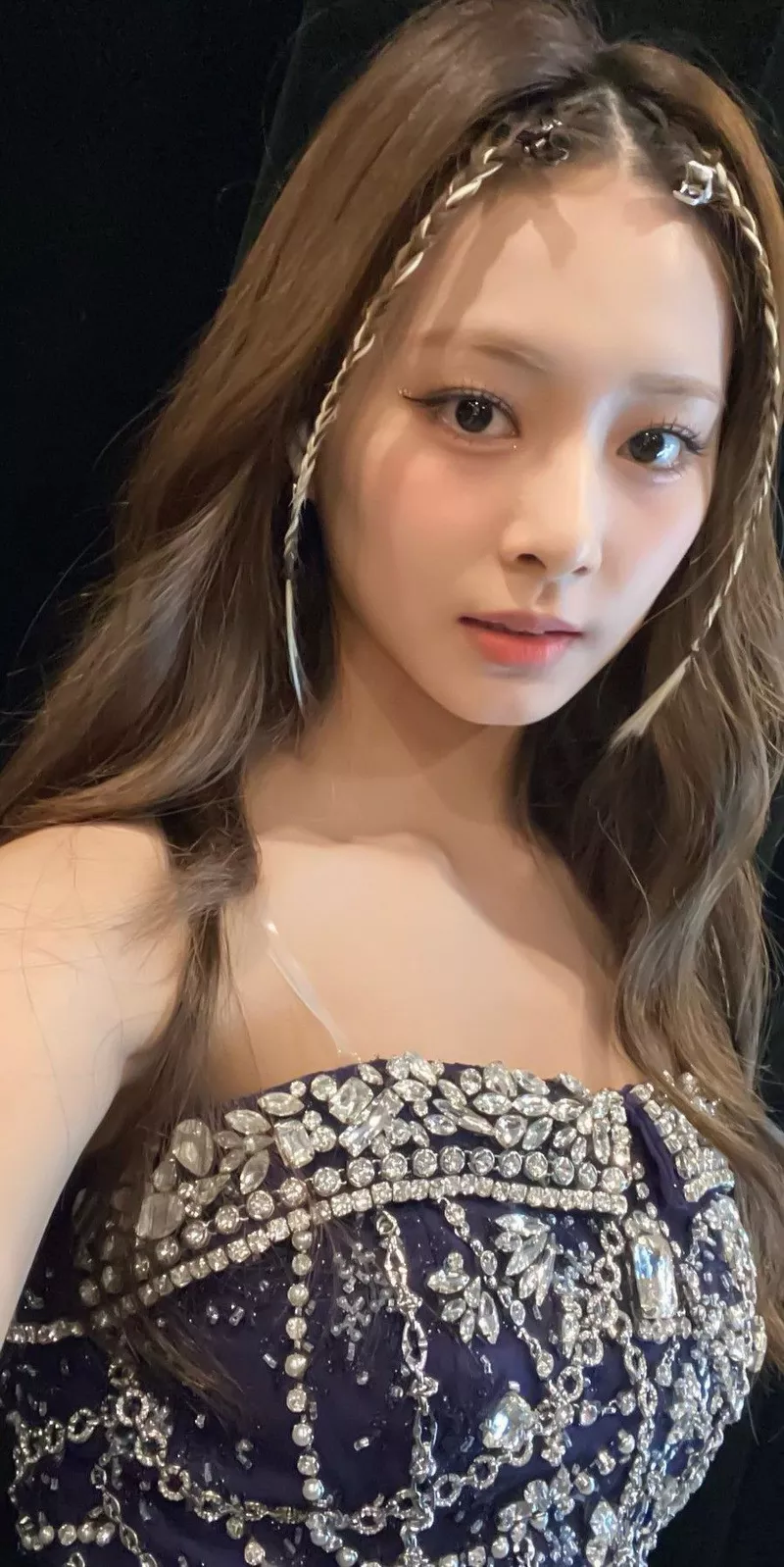 Ảnh Tzuyu (TWICE) Trong Trang Phục Thời Trang Thanh Lịch