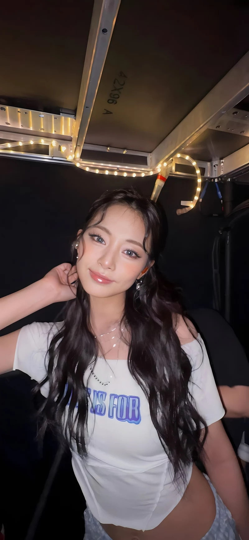 Ảnh Tzuyu (TWICE) Với Phong Cách Trang Điểm Nhẹ Nhàng
