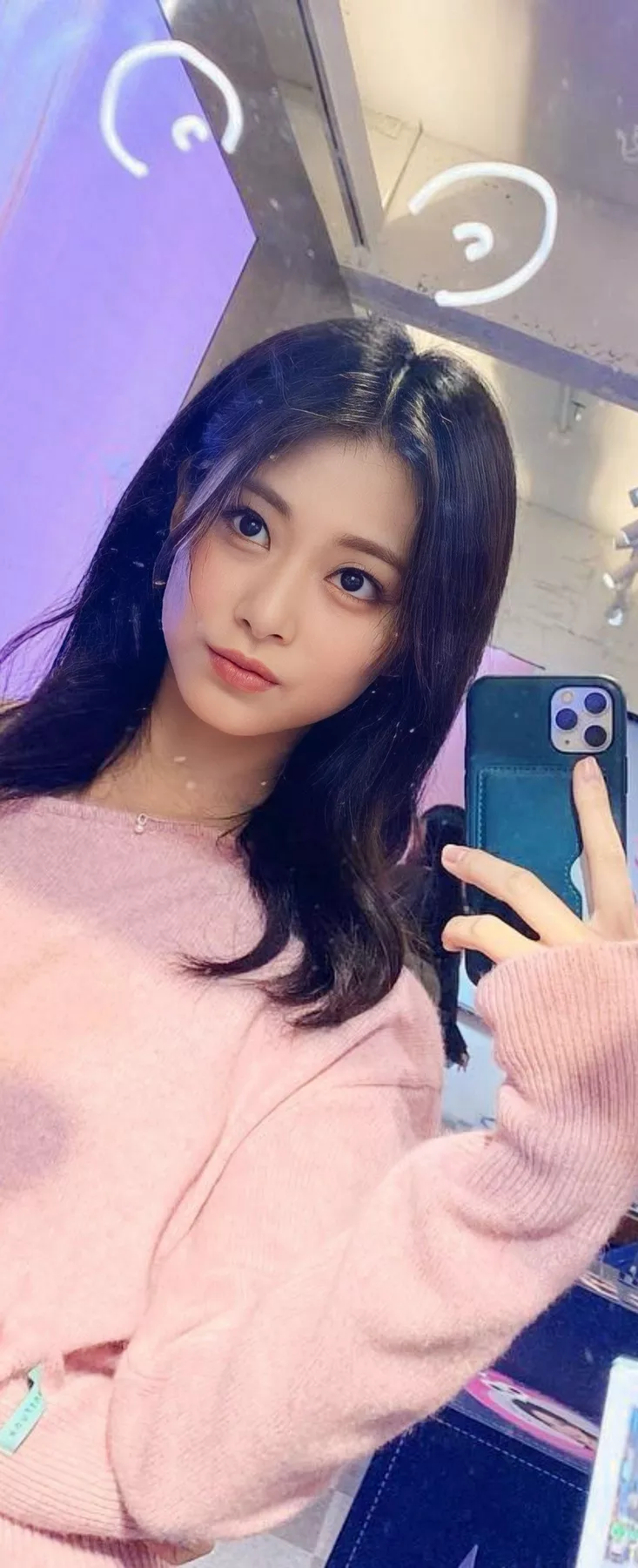Ảnh Tzuyu (TWICE) Với Tạo Hình Sân Khấu Đầy Khí Chất