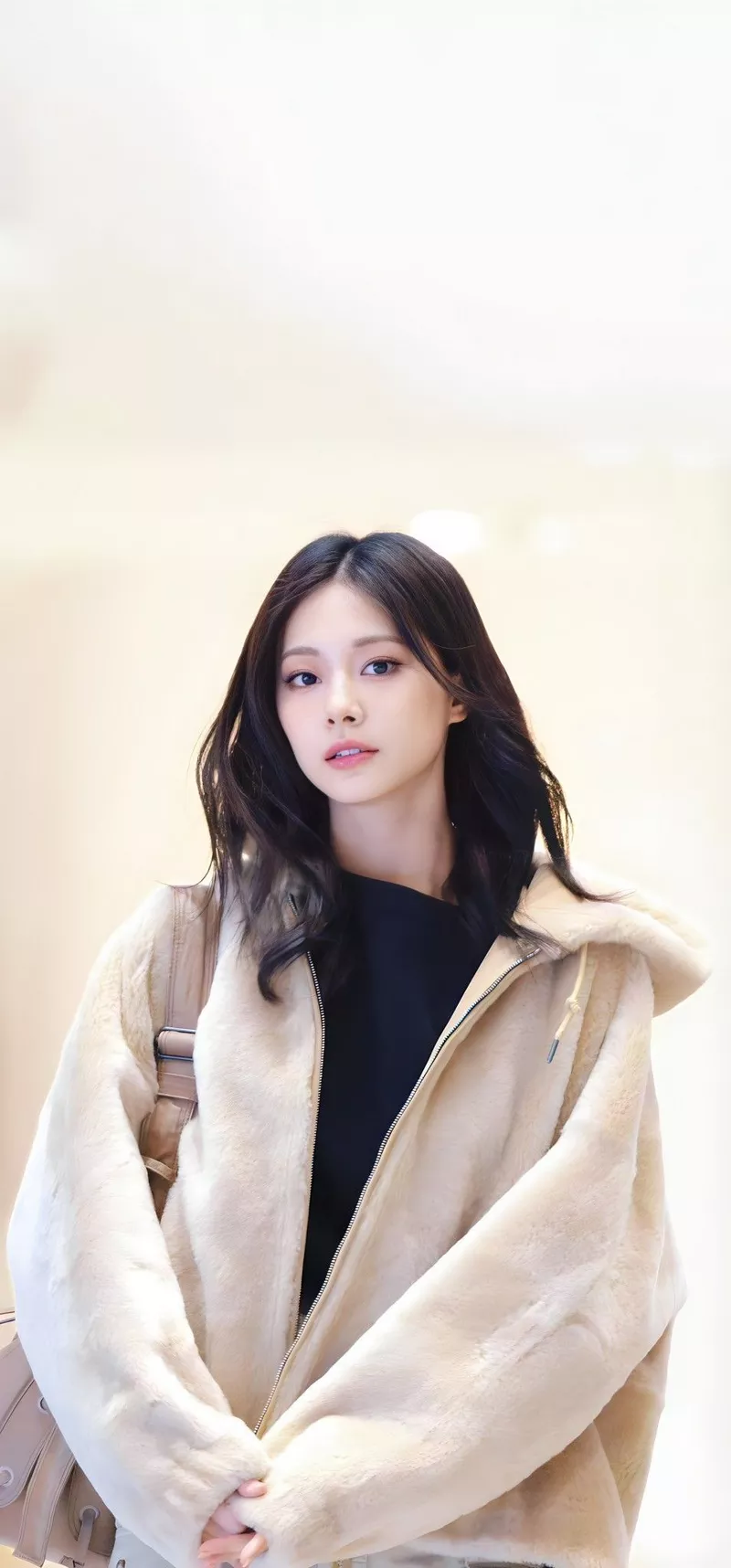 Ảnh Tzuyu (TWICE) Với Vẻ Ngoài Trẻ Trung Và Đầy Sức Sống