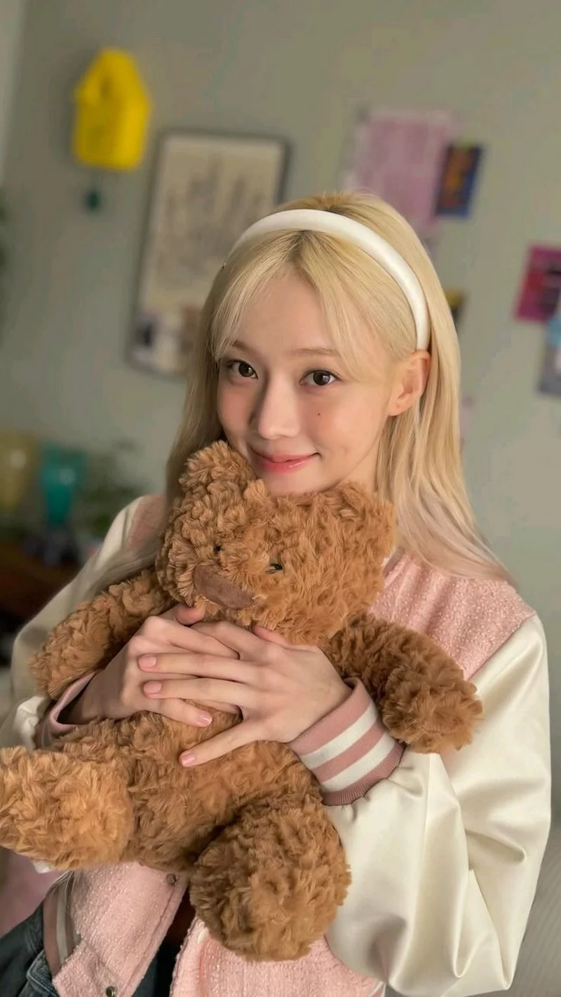 Ảnh Winter (aespa) Trong Tạo Hình Dịu Dàng Và Nữ Tính