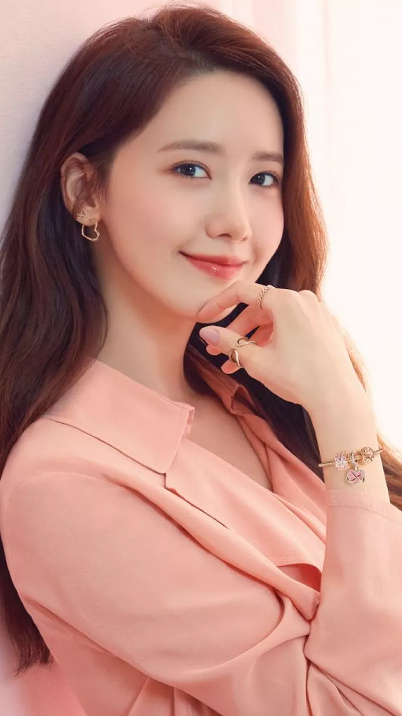 Ảnh Yoona Trong Khoảnh Khắc Đời Thường Tự Nhiên