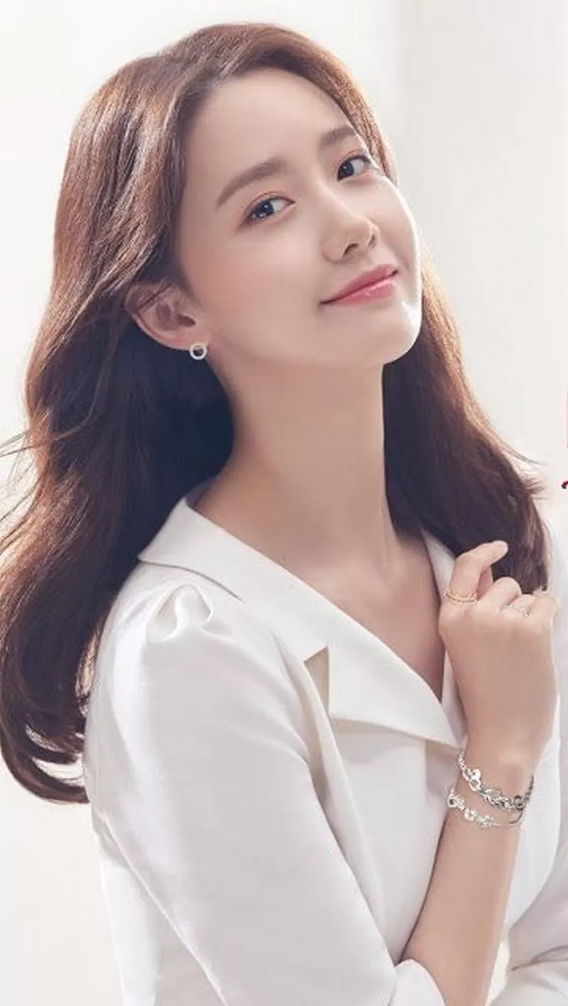 Ảnh Yoona Trong Khung Cảnh Thành Phố Đầy Hiện Đại