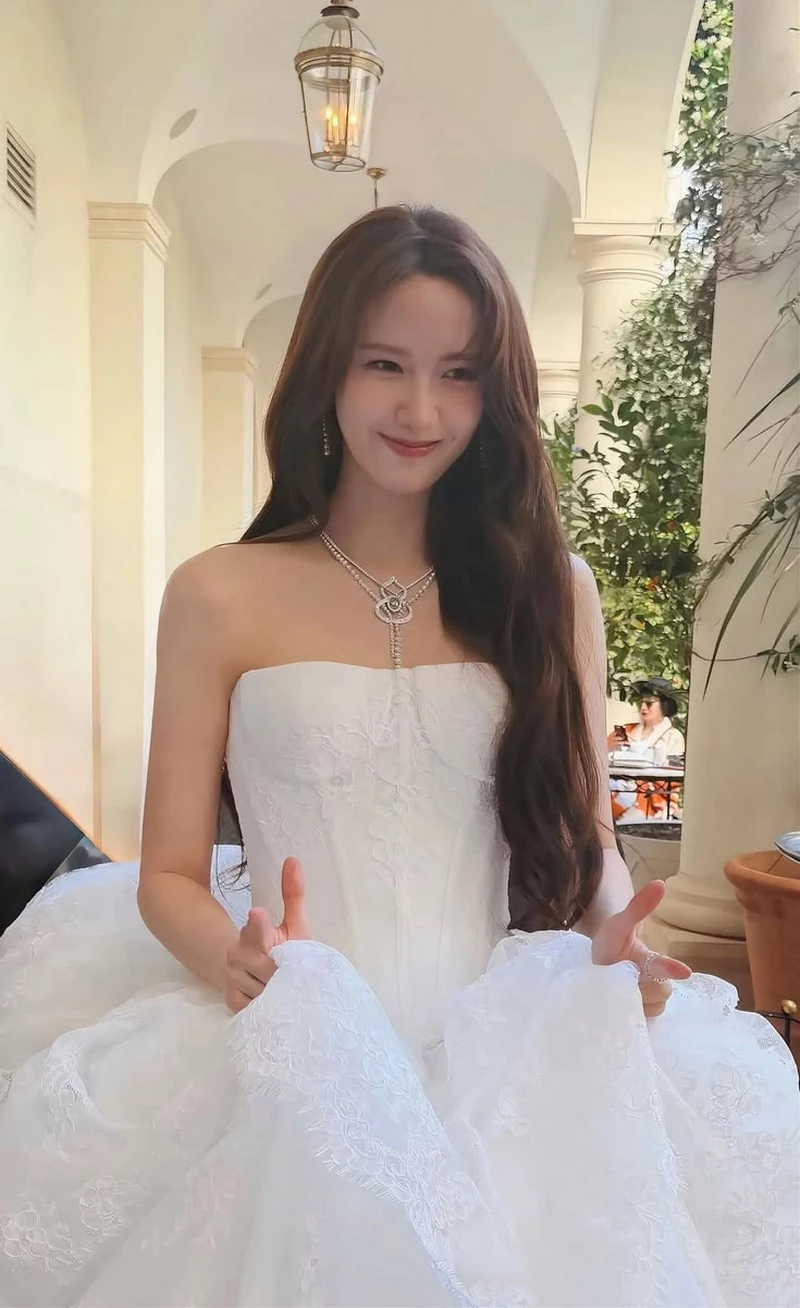 Ảnh Yoona Với Phong Cách Kpop Hiện Đại Và Thời Thượng