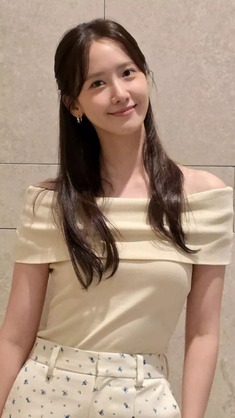 Ảnh Yoona Với Phong Cách Thời Trang Tinh Tế Và Sang Trọng