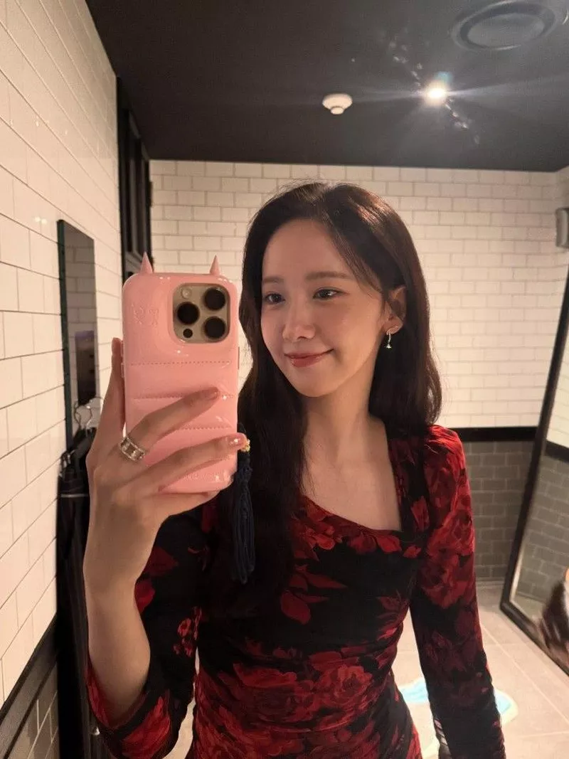 Ảnh Yoona Với Thần Thái Tự Tin Và Phong Cách Nổi Bật