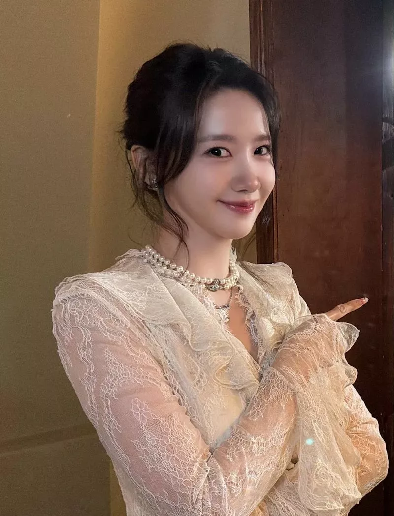 Ảnh Yoona Với Vẻ Đẹp Trong Sáng Và Nét Mặt Thanh Tú