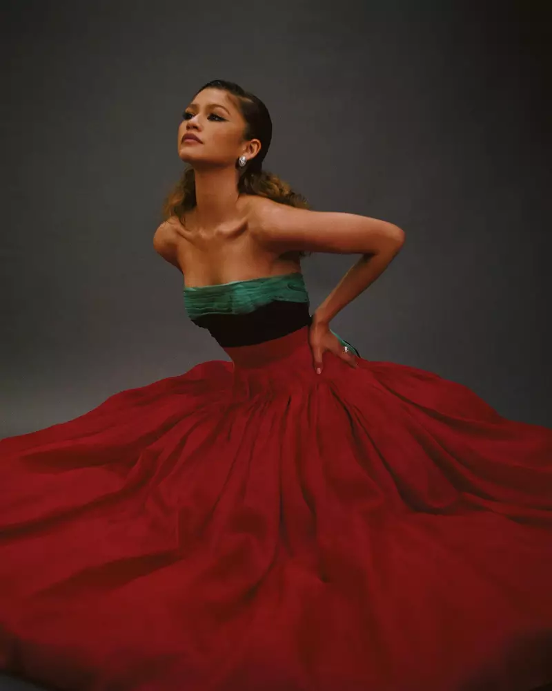 Ảnh Zendaya Với Ánh Mắt Đầy Sức Hút Và Thần Thái Tự Tin
