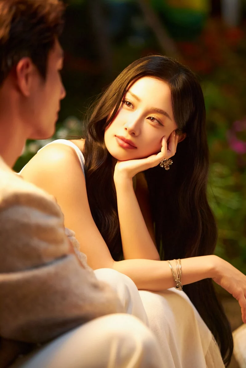 Ảnh Jun Vũ tạo dáng duyên dáng trong bộ ảnh thời trang