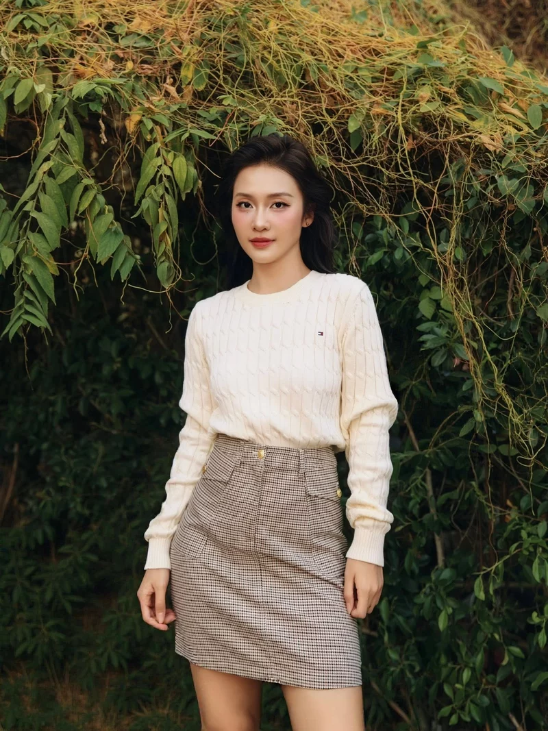 Ảnh Khả Ngân diện váy đẹp khoe vẻ đẹp nữ tính Ảnh Khả Ngân diện váy đẹp khoe vẻ đẹp nữ tính