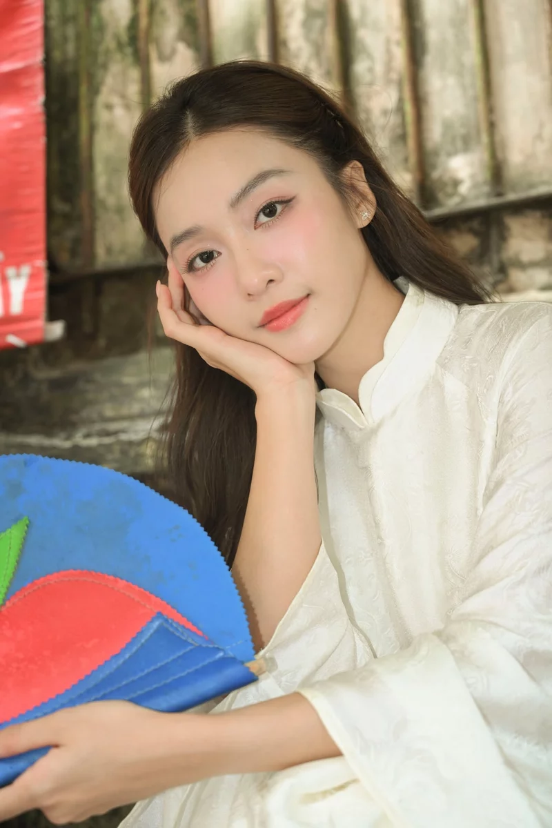 Ảnh Khả Ngân nổi bật trong phong cách thời trang hiện đại Ảnh Khả Ngân nổi bật trong phong cách thời trang hiện đại