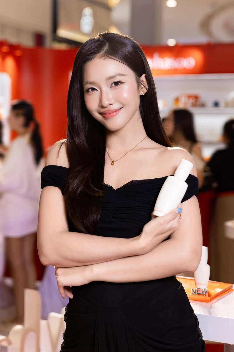 Ảnh Khả Ngân với biểu cảm tự nhiên và ánh mắt đầy sức hút Ảnh Khả Ngân với biểu cảm tự nhiên và ánh mắt đầy sức hút