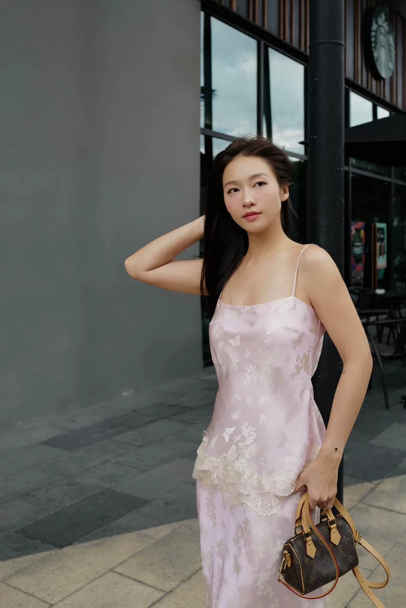 Ảnh Khả Ngân với nụ cười rạng rỡ và vẻ đẹp duyên dáng Ảnh Khả Ngân với nụ cười rạng rỡ và vẻ đẹp duyên dáng