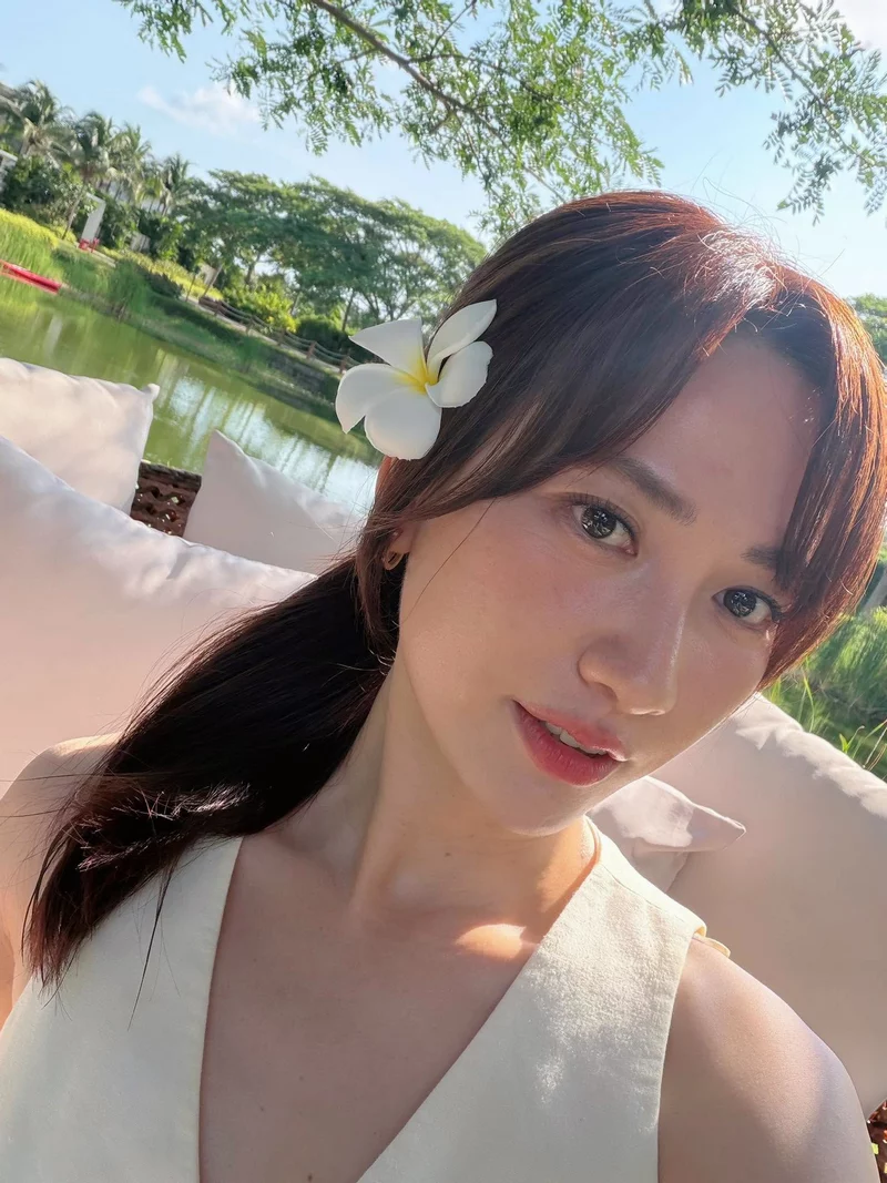 Ảnh Phương Anh Đào khoe phong cách thời trang tinh tế qua từng góc chụp