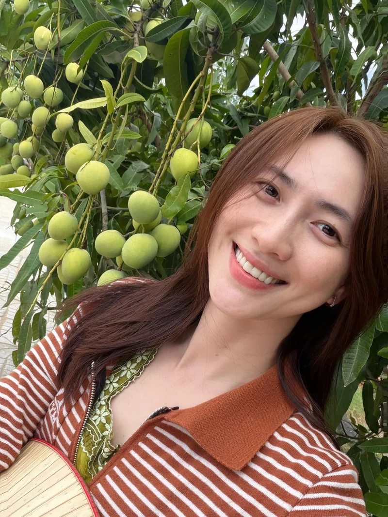 Ảnh Phương Anh Đào khoe thần thái nhẹ nhàng trong từng khung hình