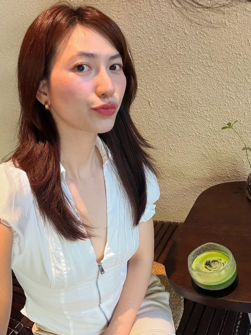 Ảnh Phương Anh Đào với biểu cảm tự nhiên và ánh mắt ấn tượng