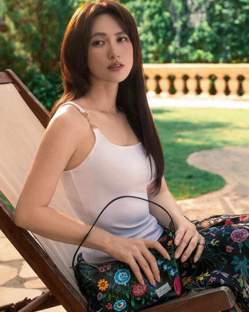 Ảnh Phương Anh Đào với vẻ đẹp thanh thoát và thần thái nhẹ nhàng