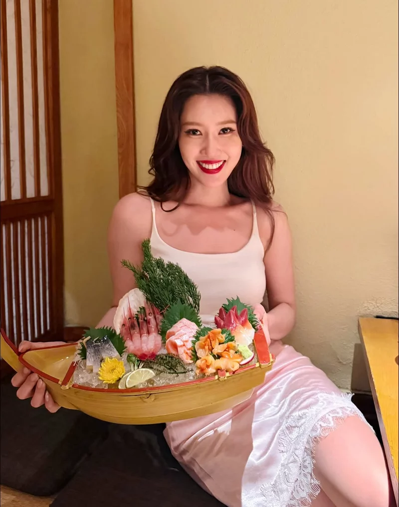 Ảnh Thúy Ngân trong bộ ảnh nghệ thuật đầy ấn tượng