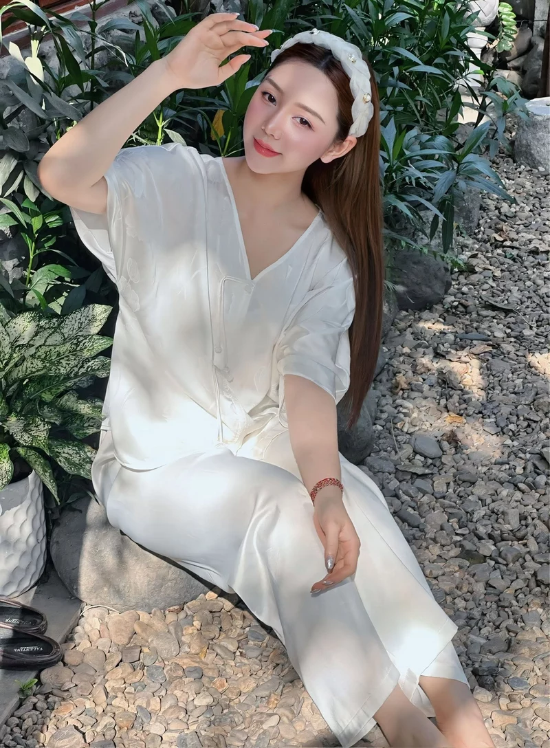 Quỳnh Kool khoe thần thái tự tin trong bộ ảnh chân dung đẹp