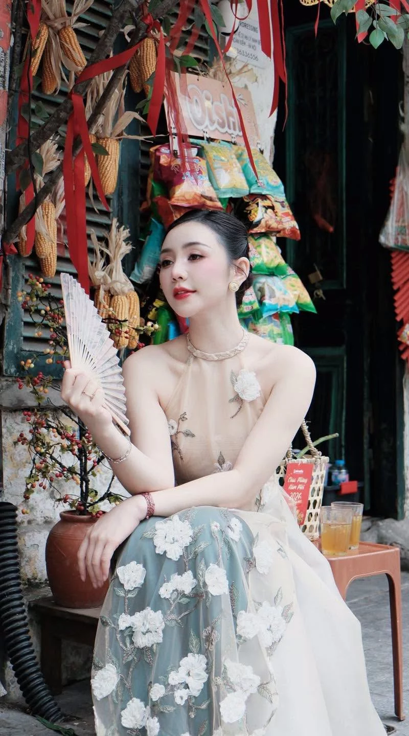 Quỳnh Kool tạo dáng duyên dáng trước ống kính chuyên nghiệp