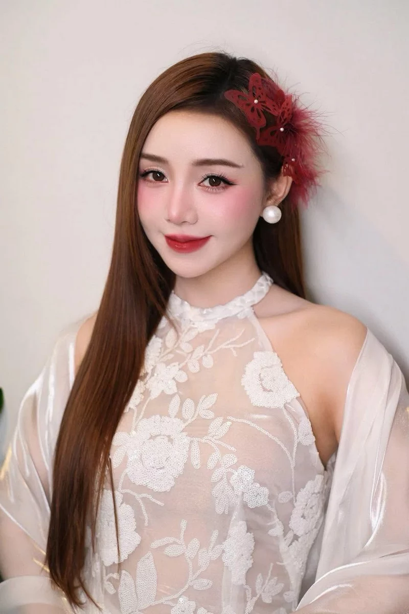 Quỳnh Kool với phong cách nữ tính và diện mạo rạng ngời