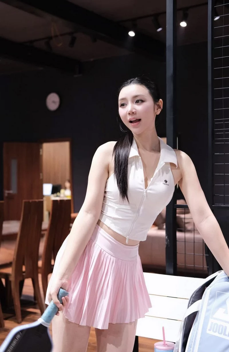 Quỳnh Kool với phong cách thời trang tinh tế và hiện đại